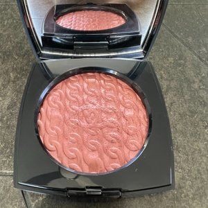 CHANEL Illuminating Blush Powder